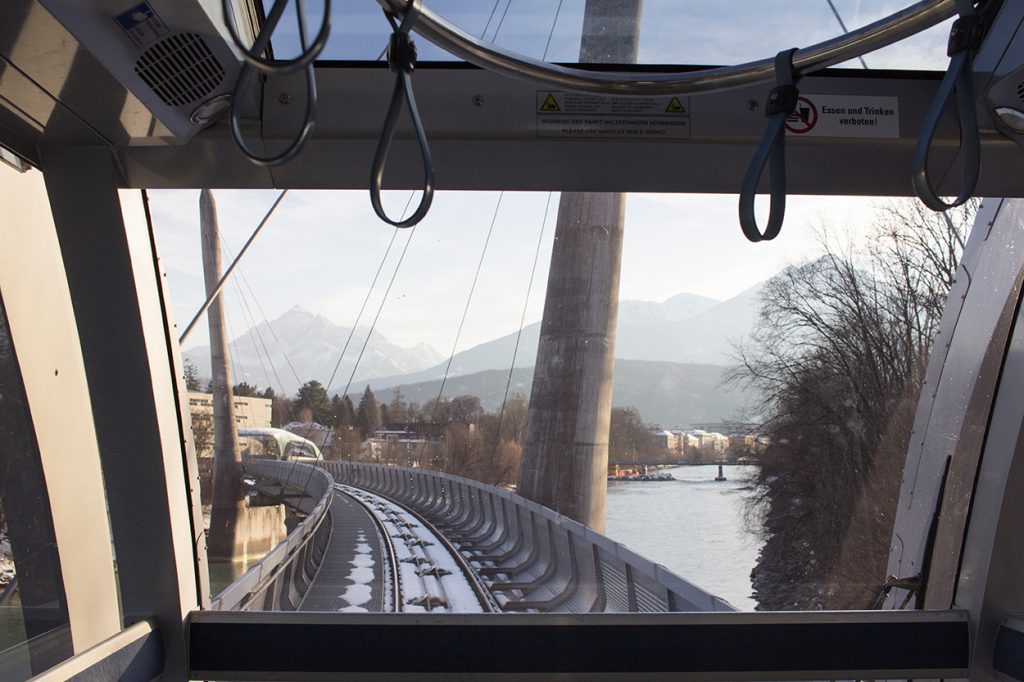 Blick aus der futuristischen Hungerburgbahn in Innsbruck
