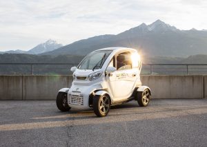 Das elektrische leichtfahrzeug Weezl 4.0 im Sonnenlicht